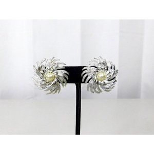 Vintage Sarah Coventry Pinwheel Silver Tone Faux Pearl Center Clip on Earrings